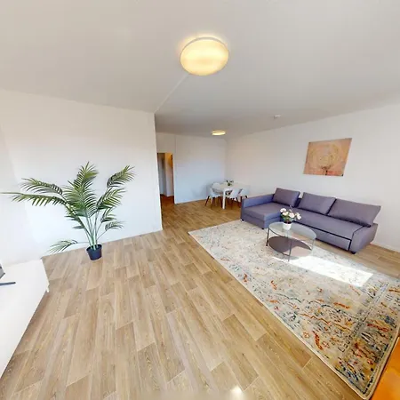 アパート Grosszuegige Ferienwohnung, 350m Bis Zur Bushaltestelle, Wlan ケムニッツ