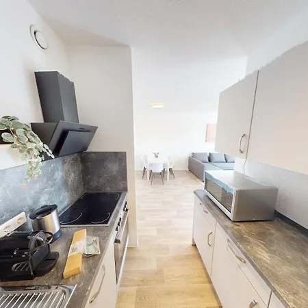 Grosszuegige Ferienwohnung, 350m Bis Zur Bushaltestelle, Wlan * ケムニッツ