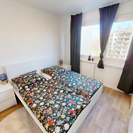Grosszuegige Ferienwohnung, 350m Bis Zur Bushaltestelle, Wlan アパート ケムニッツ