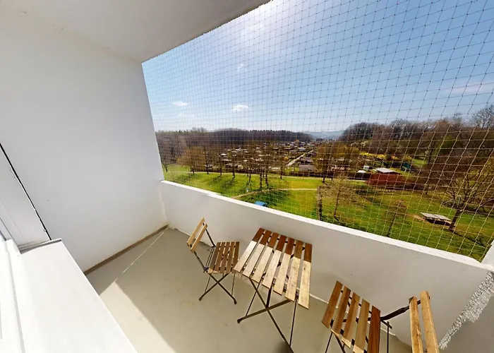 Grosszuegige Ferienwohnung, 350m Bis Zur Bushaltestelle, Wlan Lejlighed